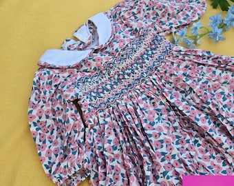 Kidibug- Die Flora Mae – Handgesmoktes Blumenkleid mit Bubikragen