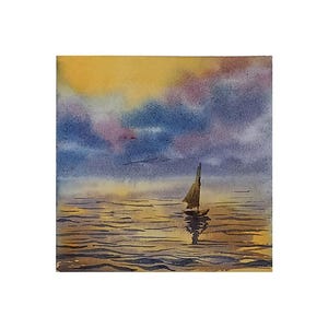 Origineel aquarel schilderij – een rustig zeegezicht met een eenzame zeilboot, gouden reflecties op het water, handgeschilderd, 15 × 15 cm
