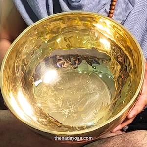 Large Polished Singing Bowl – Hand-Hammered Golden Sound Bowl from Nepal | Nadayoga