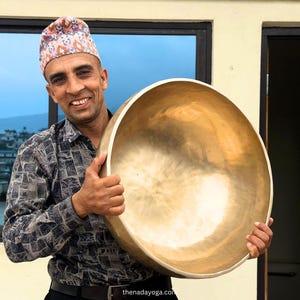 Large Mastercrafted Tibetan Singing Bowl – Hand-Hammered in Nepal | Standing Sound Bowl for Healing & Chakra Balancing – Nadayoga