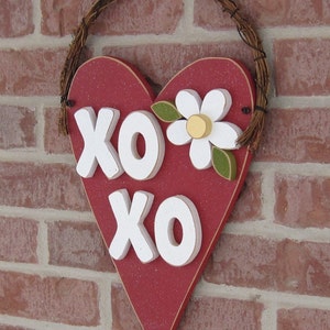 RED HANGING HEART xoxo for valentine, february, door and home wall hanging decor Bild 3