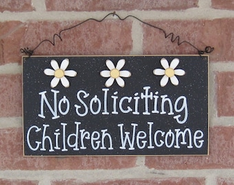 Free Shipping No SOLICITING CHILDREN WELCOME Sign with 3 Daisies (black) for home and office hanging sign