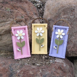 DAISY FRAME With STEM Lavender with White Flower image 2