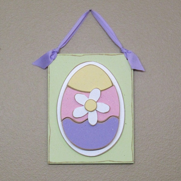 EASTER EGG with DAISY and pastel green back for Easter, Spring, wall and door hanging decor