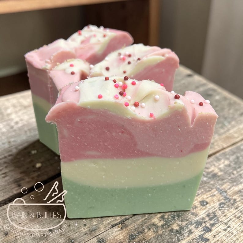 Savon Melon d'eau, watermelon, handmade soap, fait main, savon frais, estival, argile, soie afbeelding 1