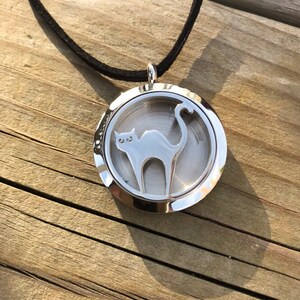 Cat Aromatherapy Necklace: Essential Oil Diffuser, Lava Beads