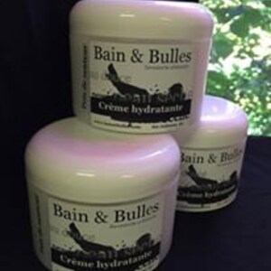 May include: Three white jars of Bain & Bulles moisturizing cream. Each jar has a black label with the company name and logo, and the words "Cr&egrave;me hydratante".