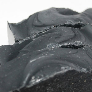 Savon Le charbonnier, peaux grasses, charbon activé biologique, organic activated charcoal soap, nettoyant image 4