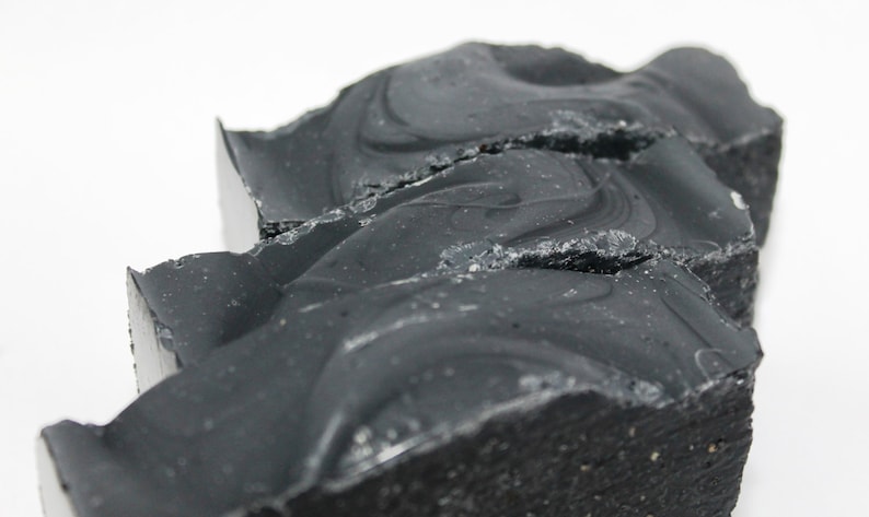 Savon Le charbonnier, peaux grasses, charbon activé biologique, organic activated charcoal soap, nettoyant image 4