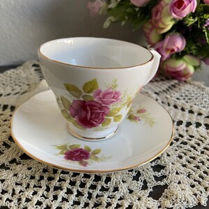Duchess Bone China England - Vintage Tea Cup and Saucer Set - Collectible piece