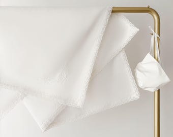 Conjunto de manta y gorro de bautizo de algodón con encaje. Juego de sábanas de aceite para bautizo: bordado vintage.