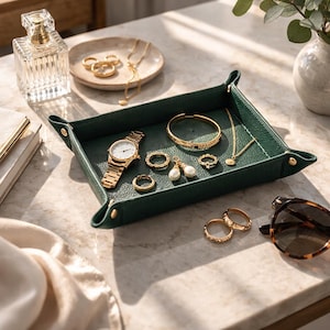 パーソナライズレザートレイ – カスタムネームキャッチオール | ゴールドエンボス加工のバレットオーガナイザー | 本革デスク＆ホームギフト