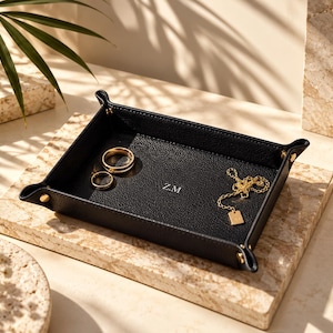 Vassoio in pelle personalizzato – Portaoggetti con nome personalizzato / Organizer con logo in rilievo dorato / Regalo in vera pelle per scrivania e casa