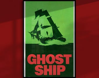 Poster „Geisterschiff“: Zerfetzte Segel tauchen aus dem Nebel auf, Vintage-Wandkunst im maritimen Stil