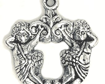 Conector de doble eslabón de peltre con forma de corazón romano de querubín de dos bucles
