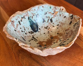 Tigela grande de cerâmica artesanal - multicolorida