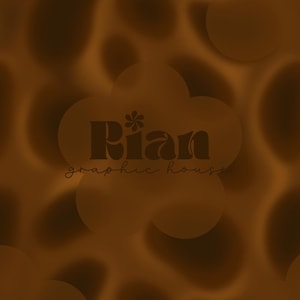 Puede incluir: Un diseño gráfico marrón con un fondo borroso de círculos superpuestos. La palabra "Rian" se muestra en una fuente estilizada, con "graphic house" escrito debajo en una fuente de escritura. El diseño tiene un tono cálido y terroso.