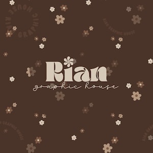 Puede incluir: Un fondo marrón oscuro con un patrón repetitivo de pequeñas flores claras. Centrado se encuentra el texto Rian en una fuente serif grande y negrita con un icono de flor sobre la letra i, seguido del texto graphic house en letra cursiva.