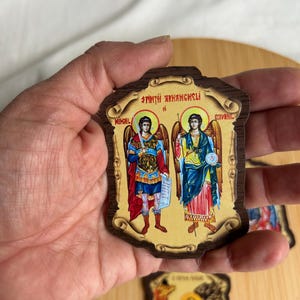 Small wooden pocket icon Virgin Mary with magnet in premium quality handmade faithful copy of an orthodox byzantine icon travel icon