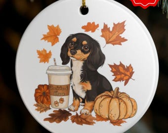 Adorno de cerámica de perro salchicha, bonito adorno para el árbol de Acción de Gracias, regalo navideño para amantes de los perros, adorno navideño de cachorro con especias de calabaza.