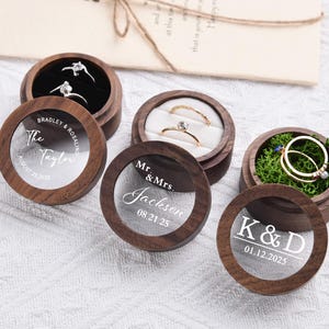 カスタム木製ウェディングセレモニーラウンドリングボックス、透明アクリルカバー、パーソナライズされた婚約プロポーズホルダー、彼女へのブライダルギフト