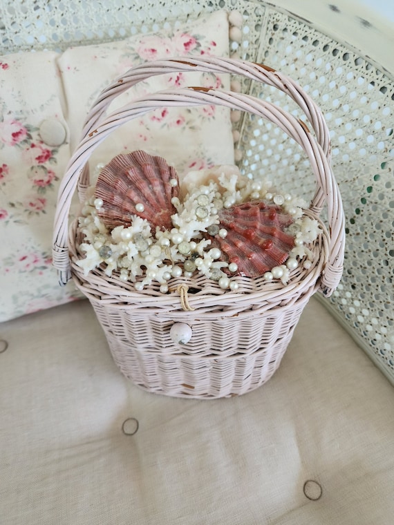 Pink Vintage Seashell Purse...Wicker Handbag