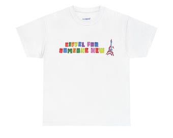 Camiseta minimalista con la letra de la Torre Eiffel "Grapes" de James Marriott