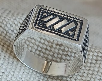 Finely chiseled solid silver Tuareg ring - Traditional handmade Tuareg necklace size FR 58/59/60