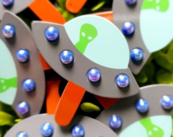 UFO Alien Popsicle Enamel Pin | Halloween Ice Cream Hat Pin | Little Green Man Extraterrestrial Greys Cryptid Lapel Pin