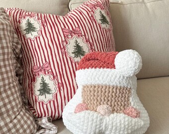 Cojín de Papá Noel rojo vintage de crochet — Decoración navideña hecha a mano