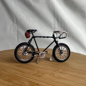 Decorative Metal Model Bicycle With Brown Bags - Vintage-Style Desk Decor, 12" Long, Perfect For Collectors & Home Décor