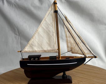 SAILBOAT Model / Wooden Boat / Vintage Art / Nautical Deco / Home Decoration / Table & Library Decoration