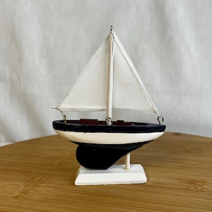 MINIATURE SAILBOAT Model / Wooden Boat / Vintage Art / Nautical Deco / Home Decoration / Table & Library Decoration