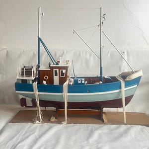 BLUE BOAT Decoration / Wooden Boat / Vintage Art / Nautical Deco / Table & Library Decoration