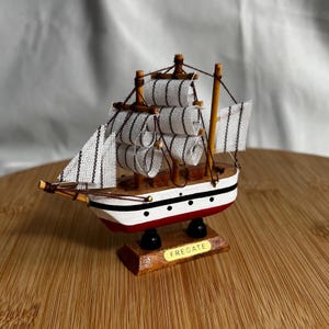 RED FREGATE MINIATURE Model / Wooden Mini Boat with Sails / Vintage Art / Nautical Deco / Table & Library Decoration