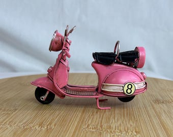 PINK VESPA Decoration / Scooter Metal Model / Old Vespa Model / Vintage Metal Toy / Collectors Item / Gift Idea