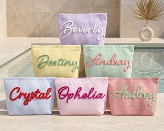 Gepersonaliseerde Seersucker-make-uptas voor kinderen, aangepast chenille-naamzakje, reistoilettas meisjes, verjaardagscadeau voor dochter, toilettas voor kinderen
