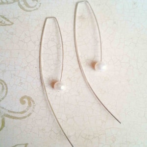 Floating Pearl Earrings, Arc Threader Earring, Minimalist Earrings, Modern Earrings, Open Hoops, Pearl Threaders, Fresh Water Pearl Earrings