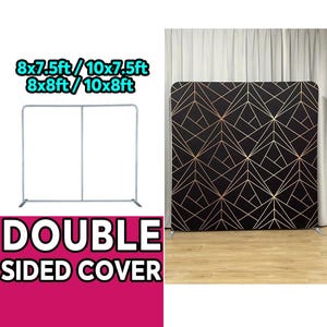 Puede incluir: Un telón de fondo de doble cara para fotografía o video. El telón de fondo es de 8x7.5ft o 10x7.5ft y 8x8ft o 10x8ft. El telón de fondo tiene un patrón geométrico negro y dorado.