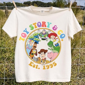 Toy Story & Co PNG, Woody Buzz Lightyear Jessie Rex Hamm Alien Slinky Dog Retro Circle T-shirtdesign, Toy Story PNG