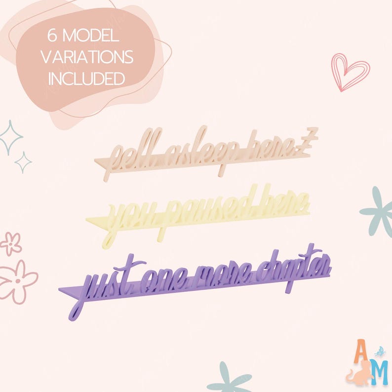 K&ouml;nnte beinhalten: Drei dekorative Holzregalschilder in Pastellfarben: Beige, Gelb und Lila. Jedes Schild zeigt einen anderen Satz in Schreibschrift: "fell asleep here", "you paused here" und "just one more chapter". Der Text "6 model variations included" ist ebenfalls enthalten.
