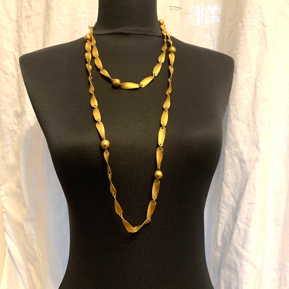 Necklace Vintage 1950s Brushed Gold Tone Metal Lo… - image 1