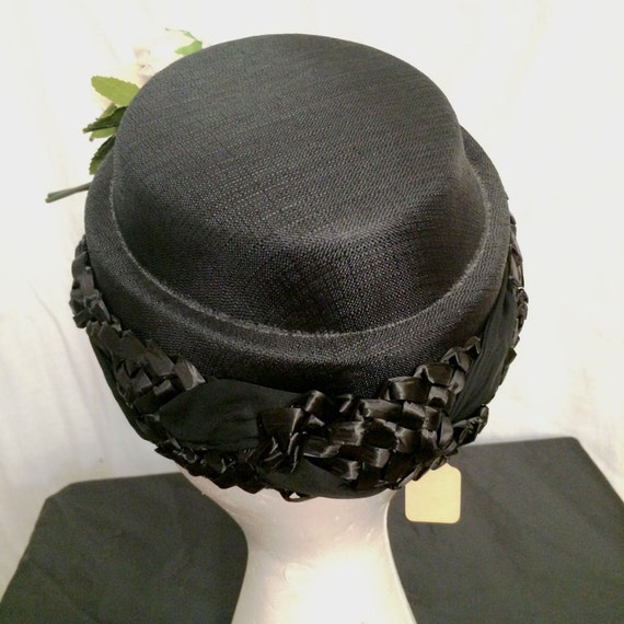 Vintage 1950s Black Flower Pot Hat with White Ros… - image 3