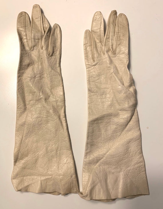 Kid Gloves Vintage 40s Ivory White Butter Soft Ki… - image 1
