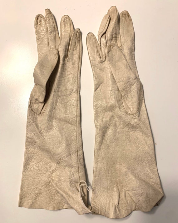 Kid Gloves Vintage 40s Ivory White Butter Soft Ki… - image 2