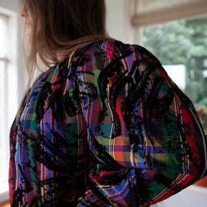 Blazer de colores vibrantes de los años 80, talla S/M, increíble blusa vintage de terciopelo con detalles semitransparentes sin cierre, blazer de manga abullonada para mujer