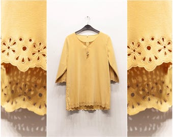 Vintage Mustard yellow eyelet lace trim blouse women size L, 90s crew neck tie up front pullover top, Retro 3/4 sleeve solid top, summer top