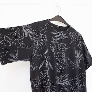 Vintage Black floral top size M, 90s elastic hemline, baggy crew neck t shirt, Boxy crop top