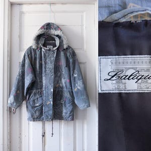 90er Jahre Pastel Parka Damen Größe M, Vintage Hellgrau abstraktes Muster Skijacke, Kapuze, Winterjacke, Reißverschluss, Taschen, gepolstert