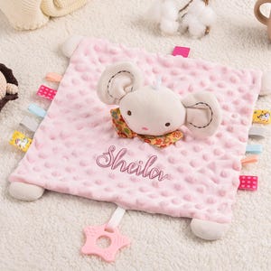 Personalisierte Baby Lovey Schmusetuch, Baby Tröster mit Namen, Minky Dot Sensorische Schmusetuch, Baby Geschenk, Tier Komfort Spielzeug